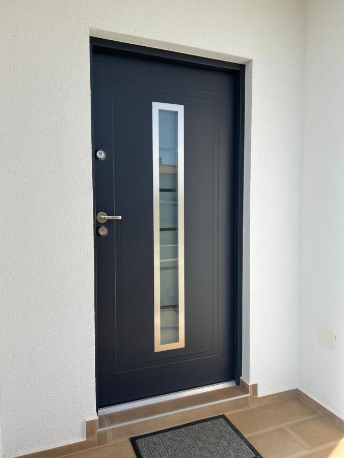 Modern Home Ula Brtonigla Eksteriør bilde