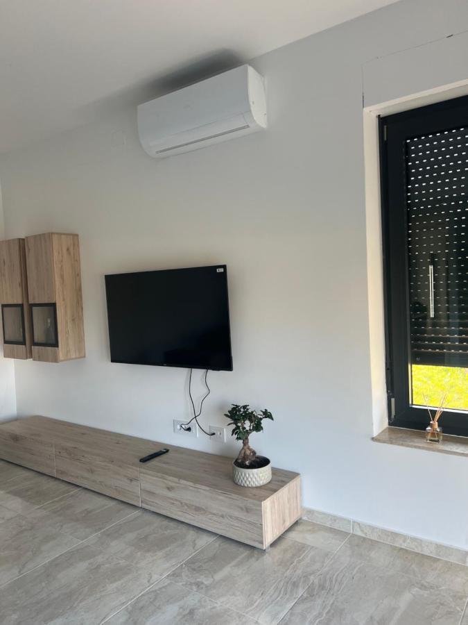 Modern Home Ula Brtonigla Eksteriør bilde