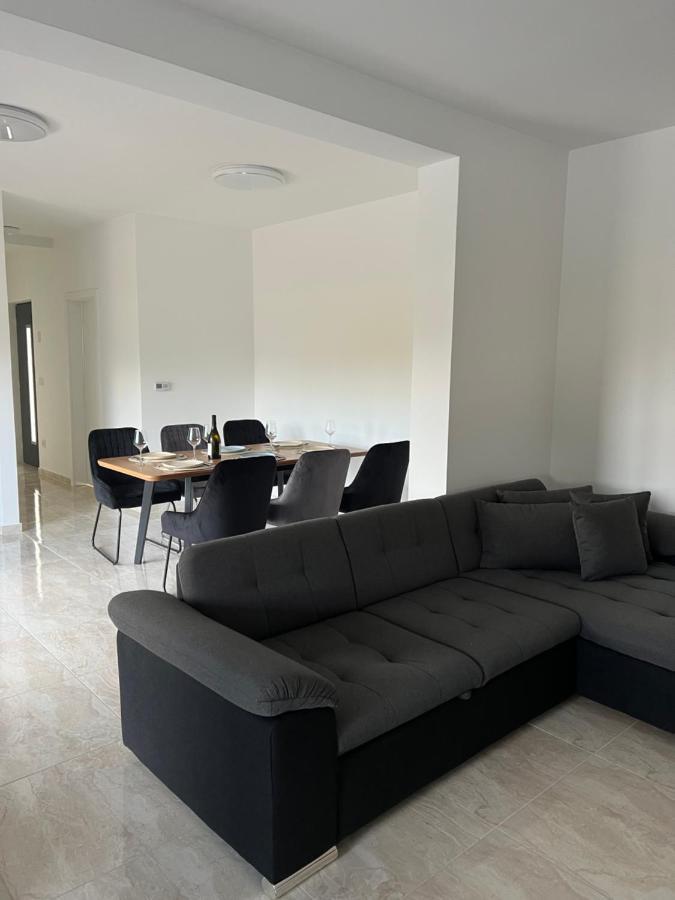 Modern Home Ula Brtonigla Eksteriør bilde