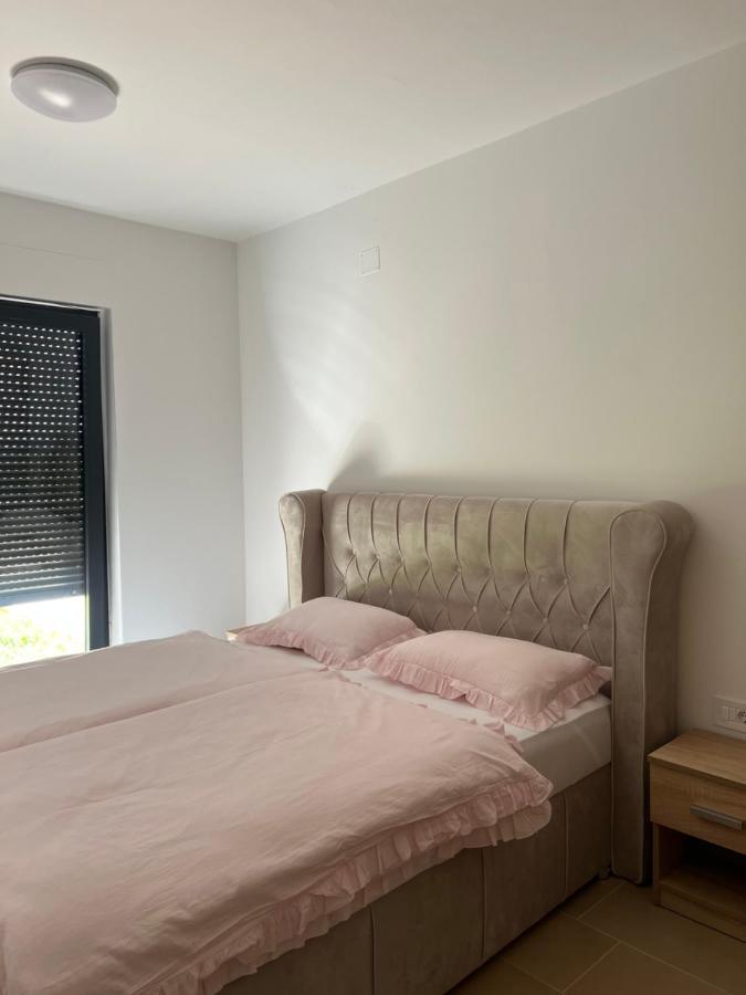 Modern Home Ula Brtonigla Eksteriør bilde