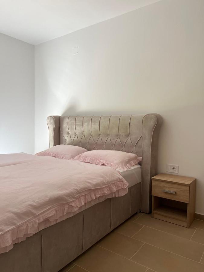 Modern Home Ula Brtonigla Eksteriør bilde