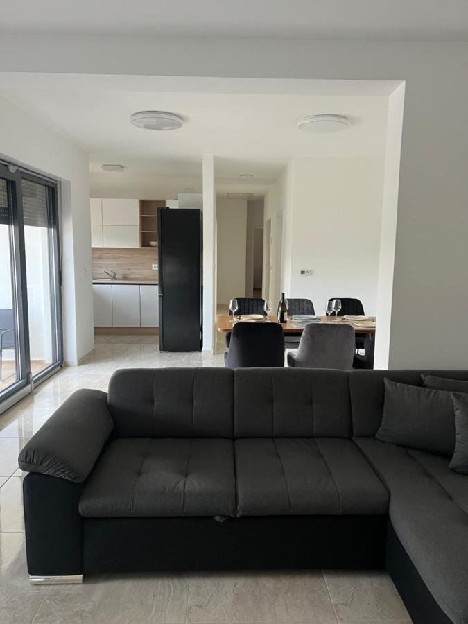 Modern Home Ula Brtonigla Eksteriør bilde