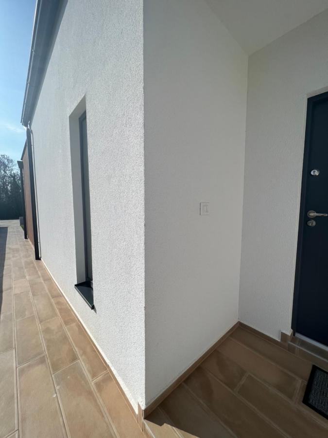 Modern Home Ula Brtonigla Eksteriør bilde