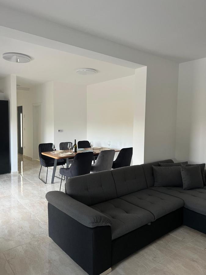 Modern Home Ula Brtonigla Eksteriør bilde